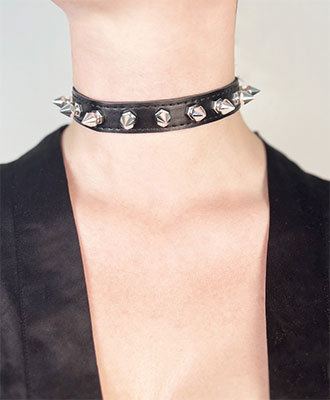 Shiver Choker Studs